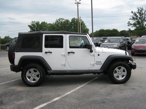 Used 2013 Jeep Wrangler Unlimited Sport AWD/4WD image 11