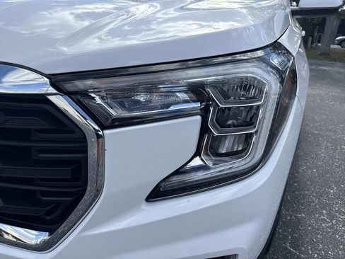 Used 2022 GMC Terrain SLE w/ Driver Convenience Package FWD image 9