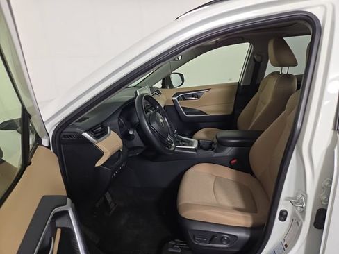 Used 2021 Toyota RAV4 XLE w/ Convenience Package AWD/4WD image 13