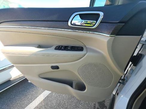 Used 2017 Jeep Grand Cherokee Limited image 12