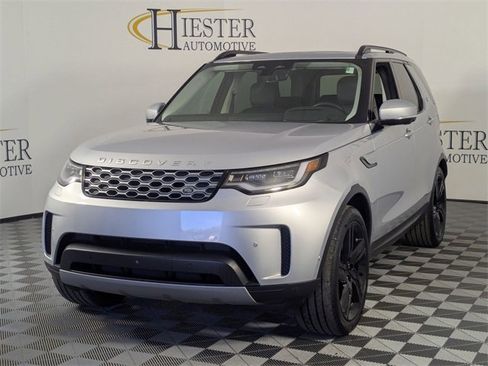 Used 2023 Land Rover Discovery S image 4