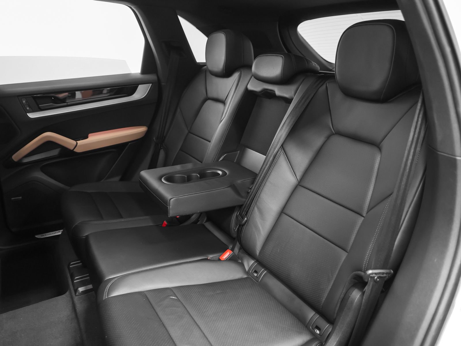 Certified 2024 Porsche Cayenne AWD/4WD image 35