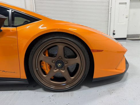 Used 2018 Lamborghini Huracan Performante AWD/4WD image 18