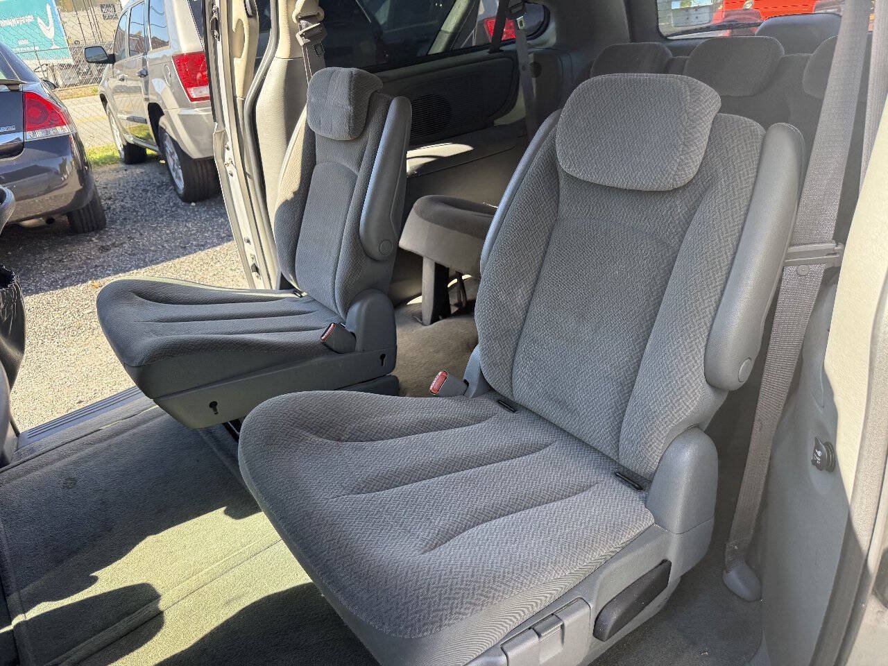 Used 2006 Dodge Grand Caravan SXT FWD image 20