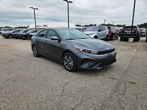 Used 2024 Kia Forte LXS FWD image 8