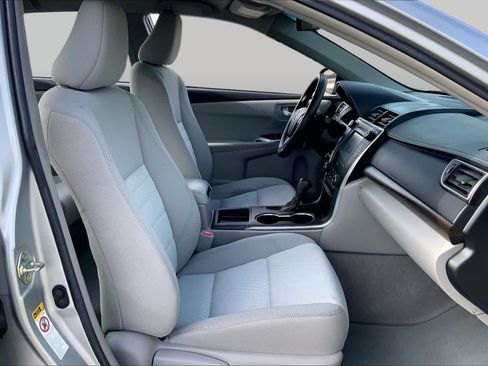 Used 2016 Toyota Camry LE FWD image 9