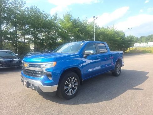 Used 2023 Chevrolet Silverado 1500 LT AWD/4WD image 3