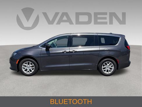 Used 2022 Chrysler Voyager LX FWD image 6