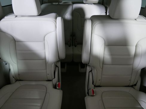 Certified 2021 GMC Acadia Denali w/ Denali Ultimate Package AWD/4WD image 13