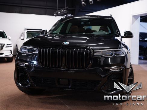 Used 2021 BMW X7 M50i w/ Dynamic Handling Package AWD/4WD image 1