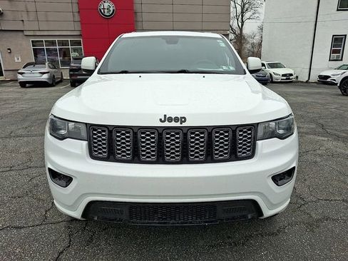 Used 2019 Jeep Grand Cherokee Altitude image 2