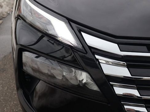 Certified 2025 Nissan Rogue SV AWD/4WD image 11