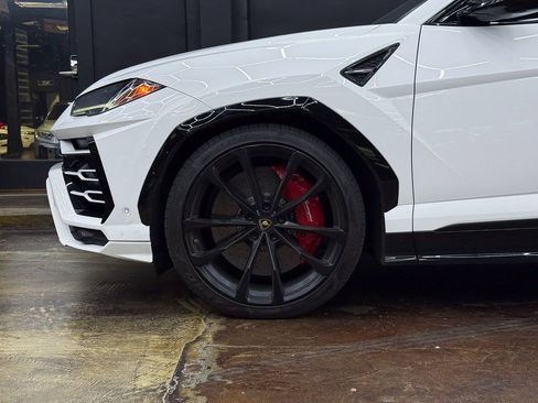 Used 2019 Lamborghini Urus Base image 4