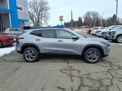 New 2026 Chevrolet Trax LT w/ LT Convenience Package image 2