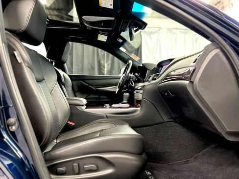 Used 2019 INFINITI Q70 Luxe image 22