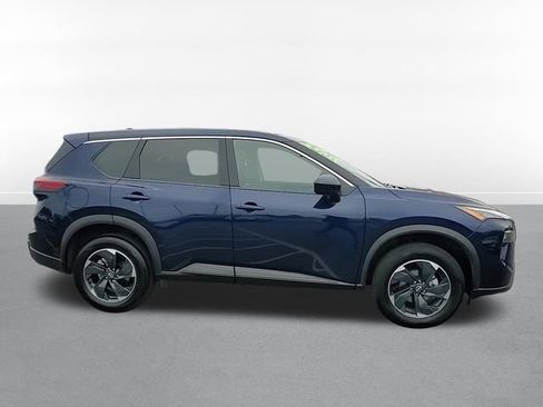 Used 2025 Nissan Rogue SV image 4