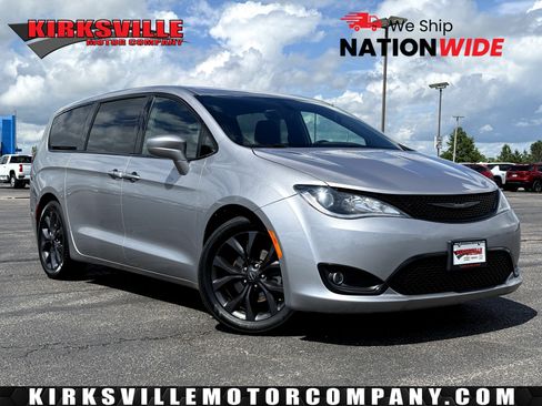 Used 2018 Chrysler Pacifica Touring Plus w/ S Appearance Package FWD image 1