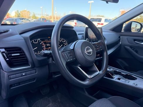 Used 2022 Nissan Rogue SV image 13