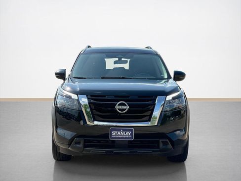 Used 2025 Nissan Pathfinder SV FWD image 2