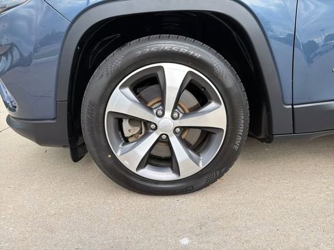 Used 2020 Jeep Cherokee Limited FWD image 9