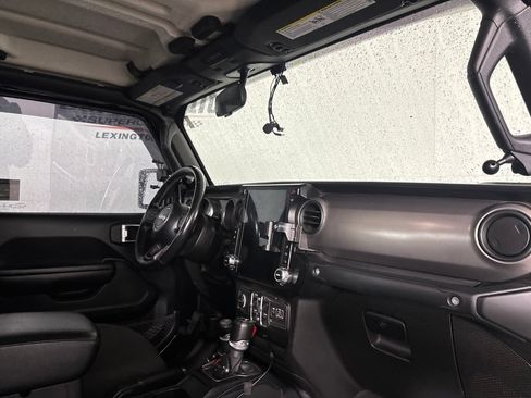 Used 2021 Jeep Gladiator Sport AWD/4WD image 29