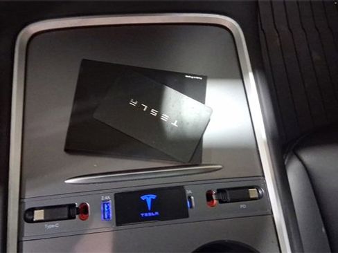 Used 2024 Tesla Model Y Performance image 30