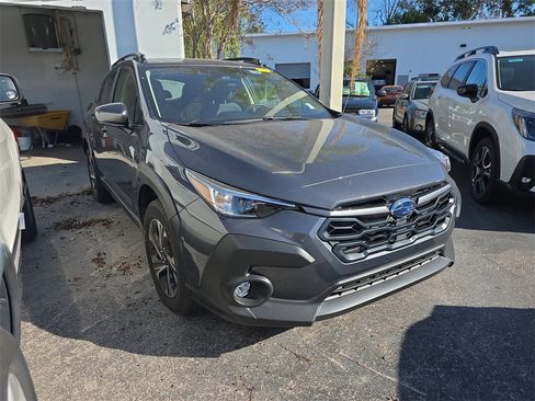 Used 2025 Subaru Crosstrek 2.0i Premium image 2