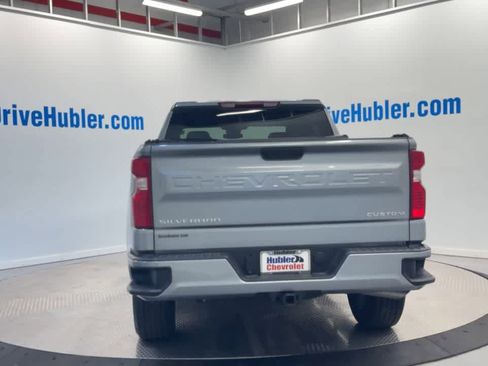 Used 2025 Chevrolet Silverado 1500 Custom image 2