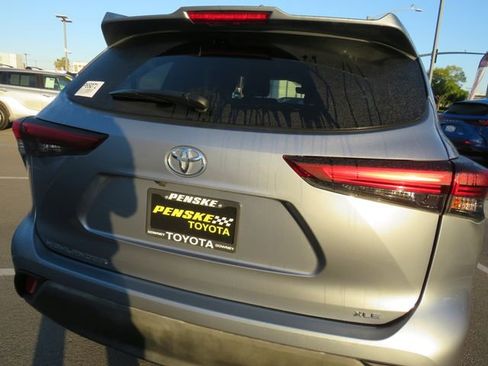 Certified 2023 Toyota Highlander XLE image 12