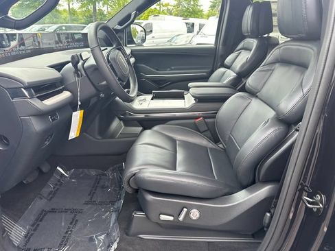 New 2026 Lincoln Navigator Reserve w/ Jet Appearance Package AWD/4WD image 10