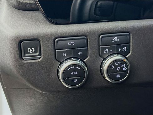 Used 2024 GMC Sierra 1500 Elevation AWD/4WD image 17
