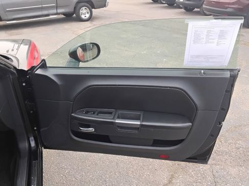 Used 2014 Dodge Challenger R/T image 16