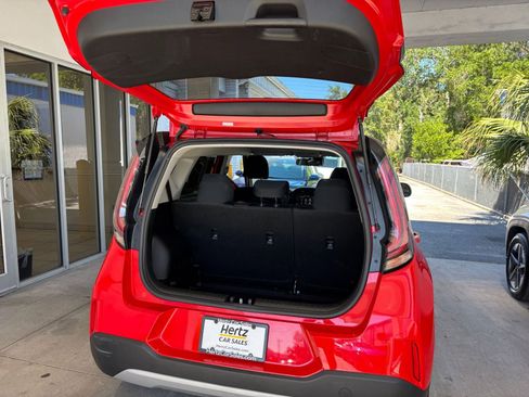 Used 2025 Kia Soul LX w/ LX Technology Package FWD image 31