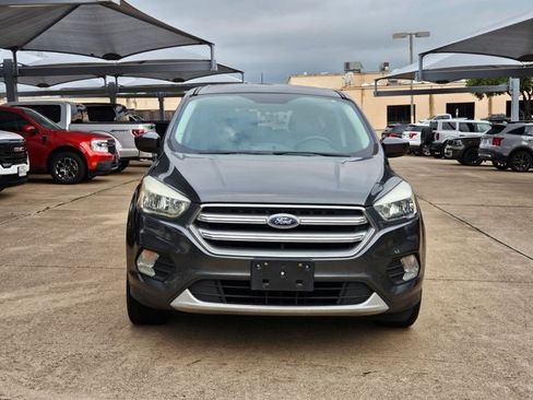 Used 2017 Ford Escape SE FWD image 2