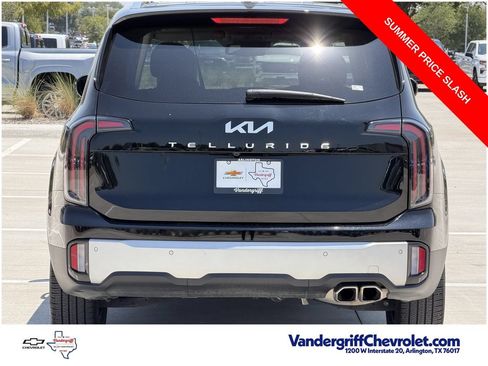 Used 2024 Kia Telluride EX w/ EX Captain's Chair Package FWD image 5