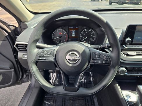 Used 2024 Nissan Altima 2.5 S FWD image 31