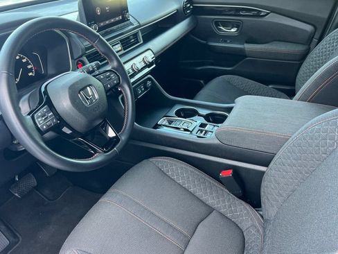 Used 2025 Honda Pilot Sport image 7
