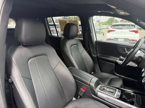 Used 2025 Mercedes-Benz GLB 250 4MATIC image 38