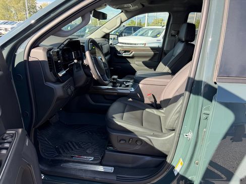 Used 2026 Chevrolet Silverado 1500 LT Trail Boss w/ Convenience Package II AWD/4WD image 3