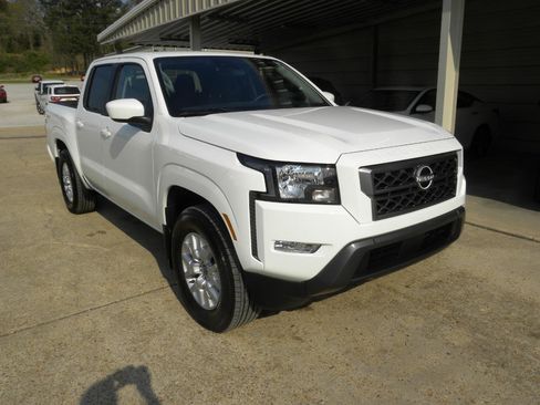 Used 2024 Nissan Frontier SV w/ SV Convenience Package RWD image 5