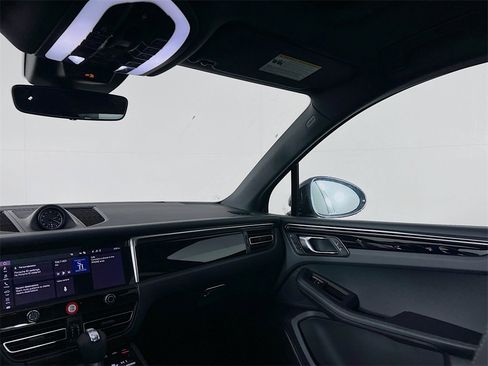 New 2026 Porsche Macan image 26