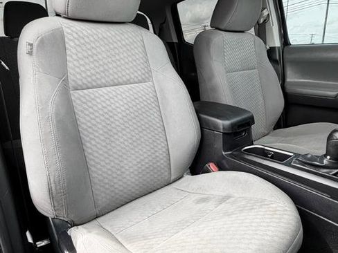 Used 2022 Toyota Tacoma SR AWD/4WD image 31