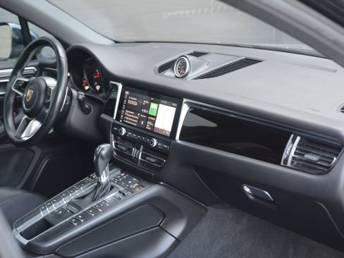 Certified 2019 Porsche Macan AWD/4WD image 28