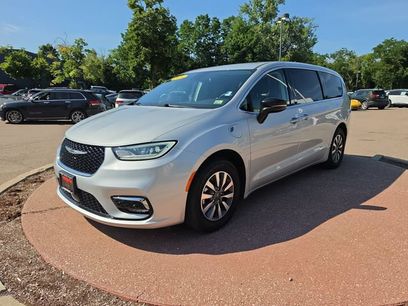 Used 2024 Chrysler Pacifica Limited