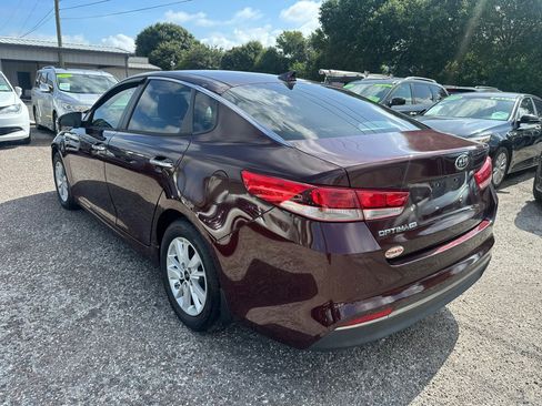 Used 2017 Kia Optima LX w/ Convenience Package FWD image 4