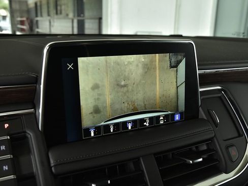 Used 2024 Chevrolet Suburban High Country image 35