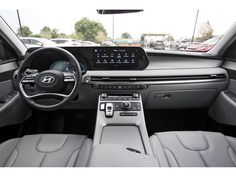 Certified 2025 Hyundai Palisade SEL FWD image 12