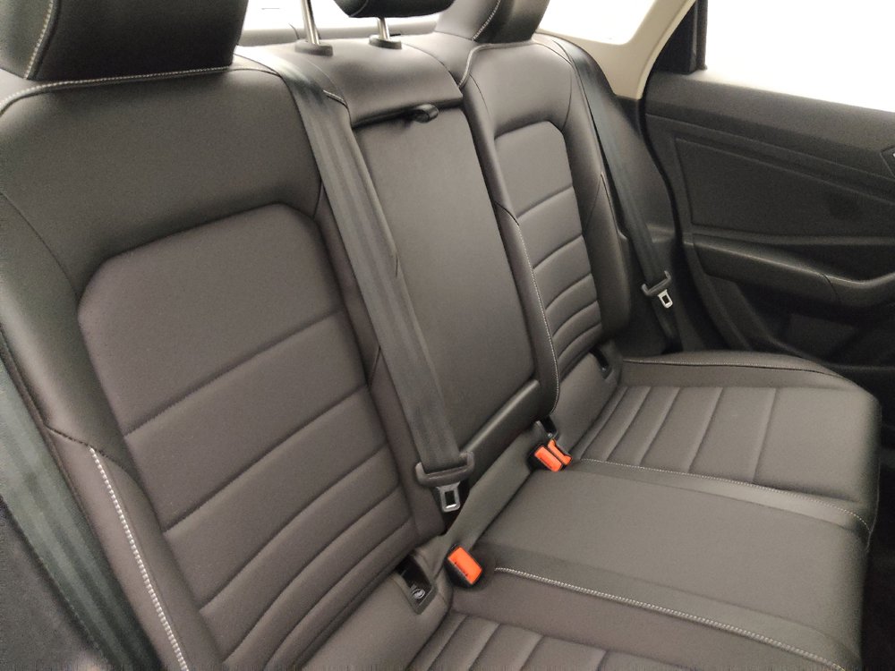 Used 2024 Volkswagen Jetta SE w/ Panoramic Sunroof Package FWD image 19