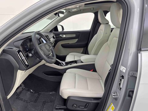 Used 2024 Volvo XC40 B5 Ultimate w/ Protection Package Premier image 17