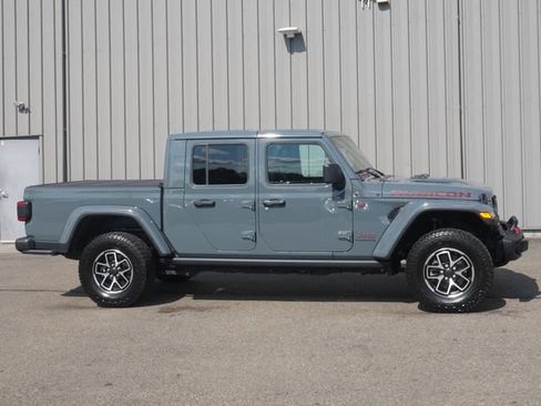 Used 2025 Jeep Gladiator Rubicon AWD/4WD image 8